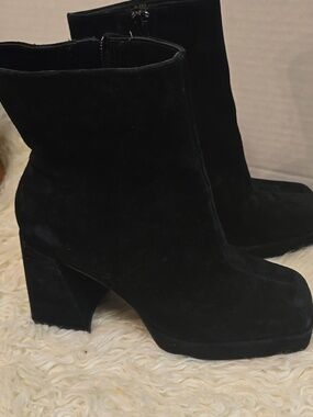 Gianni Bini Black Suede 6.5